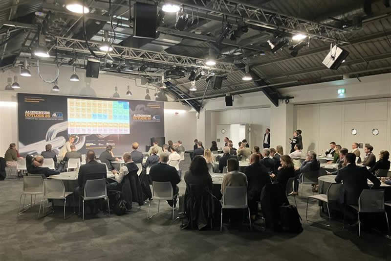 Altek Attend Aluminium Outlook 26 In London